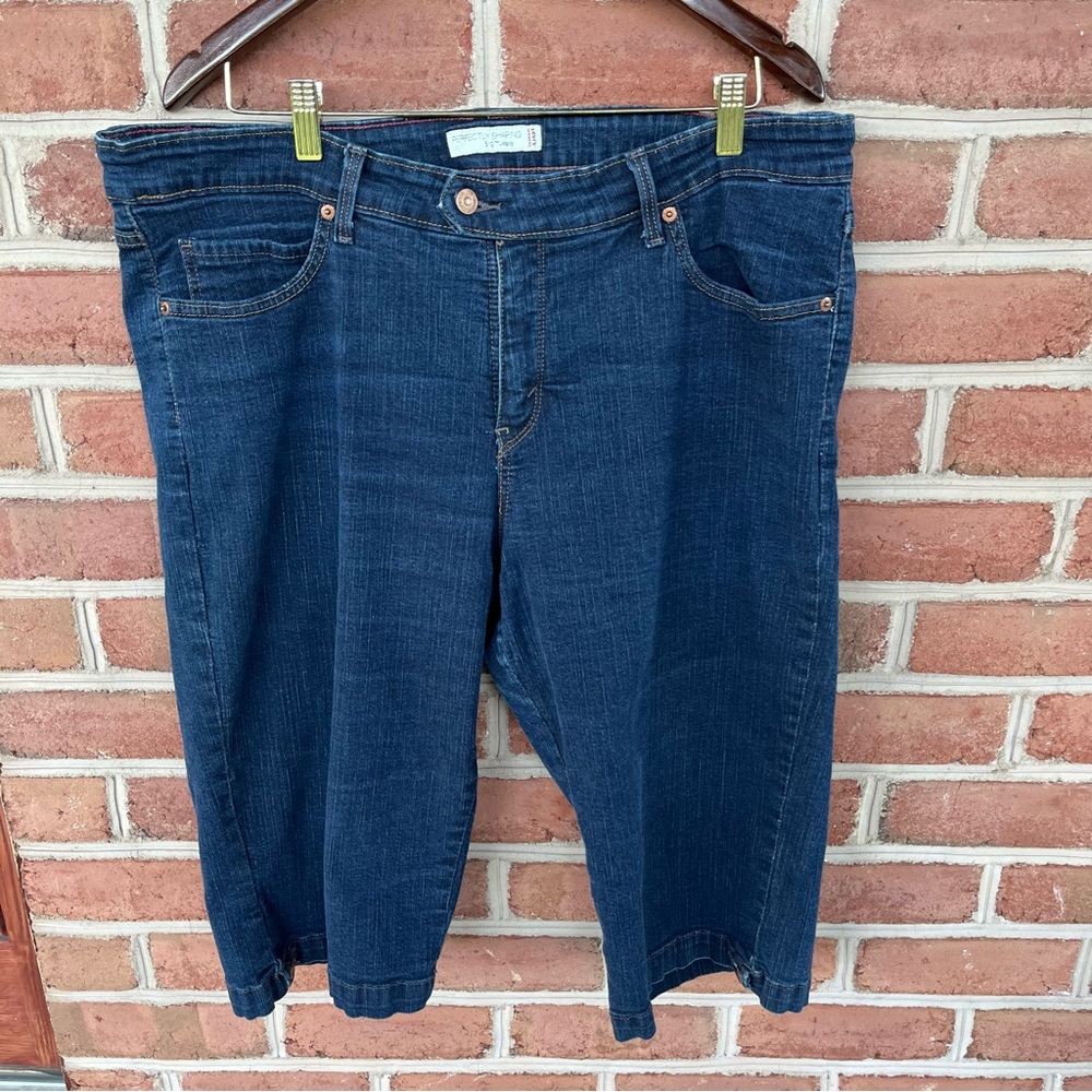 Levi’s dark 512 capris size: 20W